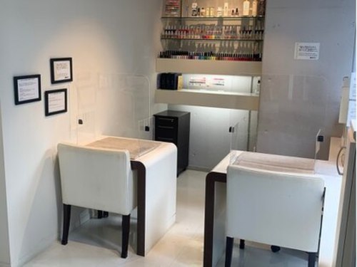 ネイルサロンキューブ Nail Salon cube(東京都港区赤坂3-16-8 東海赤坂アネックスビル2F  (Hair Salon WHO-GA NY annex内))