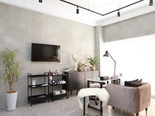 シマー(Shimmer)(愛知県一宮市せんい2-1-4 2F)