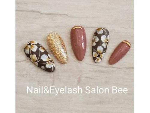 ビー(Nail&Eyelash Salon Bee)(千葉県成田市寺台43-4マキシモパークレジデンス103)