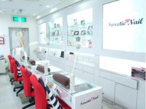 スウィーティーネイル 新宿三丁目店(Sweetie Nail)(東京都新宿区新宿3-17-3マツモトキヨシ店内3F)