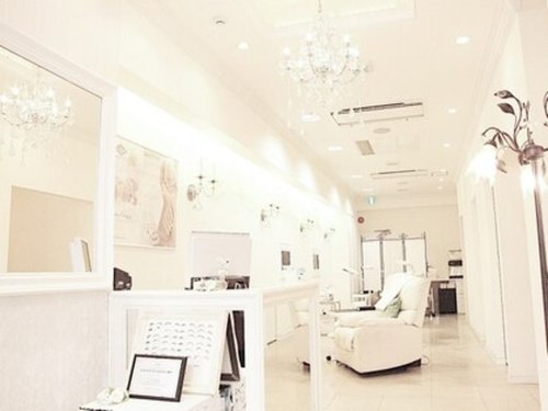 ディアレスト 上大岡駅前店(Dearest)(神奈川県横浜市港南区上大岡西1-13-18)