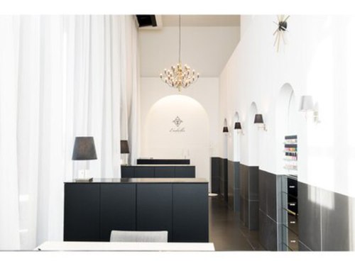 アンベリール 横浜店(Embellir)(神奈川県横浜市西区高島2-1-18 ロワール横浜1F)