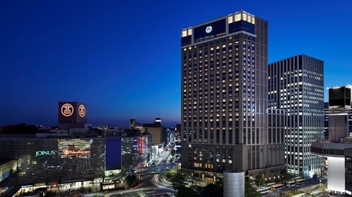 ランキング第8位はクチコミ数「10410件」、評価「4.25」で「横浜ベイシェラトンホテル&タワーズ」